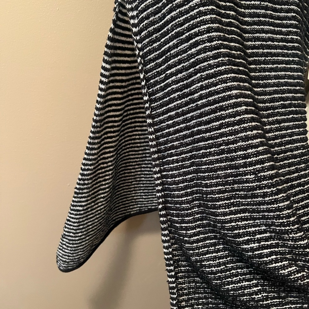 EILEEN FISHER medium tank Organic Cotton Black White Hi Low Hem Side Slit - Picture 4 of 6